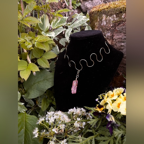 Rose Quartz Minimalist Fairy Choker - Picture 2 of 3